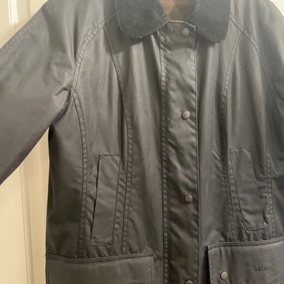 Women’s Barbour Beadnell Waxed Jacket - Picture 14 of 15